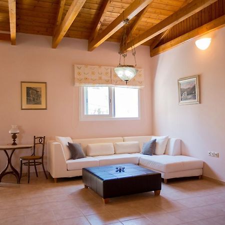 Loft Near The Beach Лоутраки Экстерьер фото