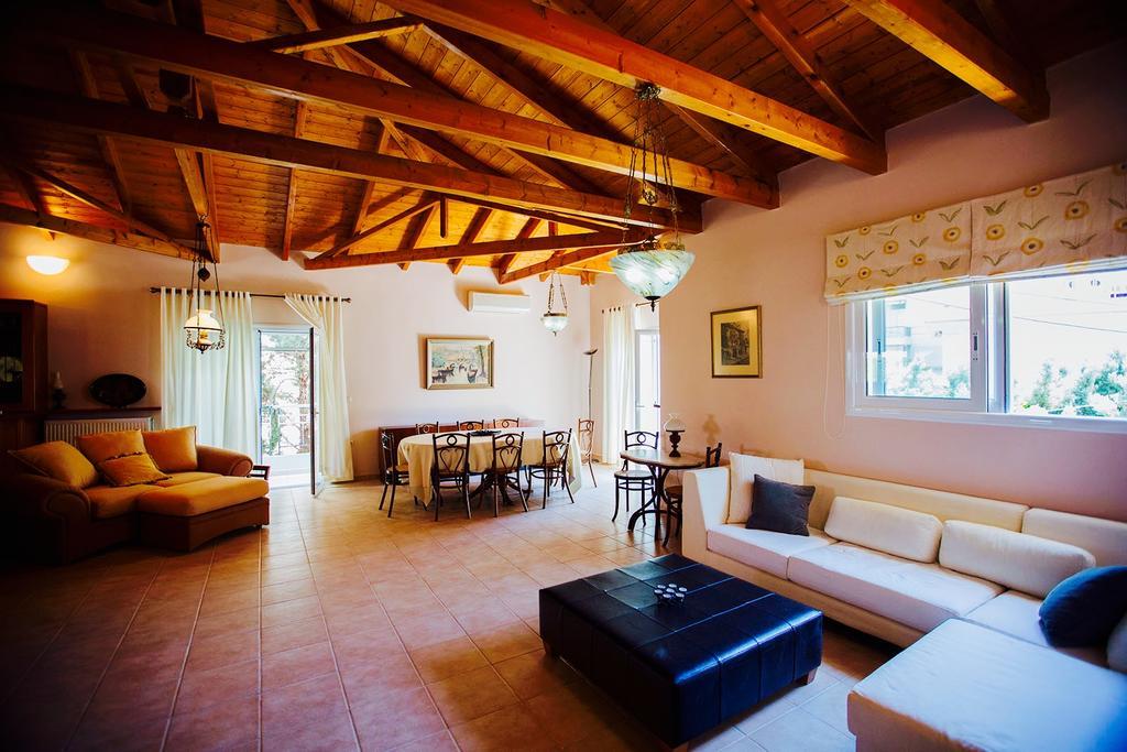 Loft Near The Beach Лоутраки Экстерьер фото